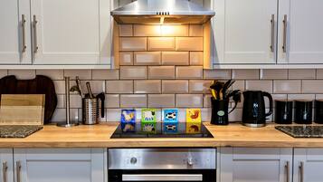 Réfrigérateur, micro-ondes, four, lave-vaisselle