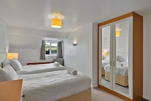 4 quartos, Wi-Fi de cortesia, roupa de cama