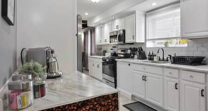 Belmont Pleasures - hot tub / arcade gaming room