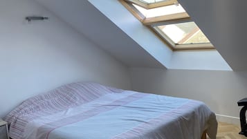 2 slaapkamers, een strijkplank/strijkijzer, wifi, beddengoed