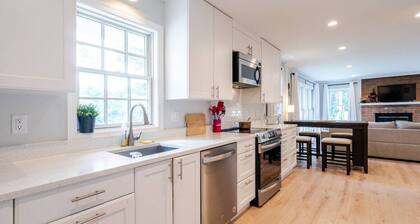 Serenity: Lush 2BR Gem, on 1 acre Silver Spring