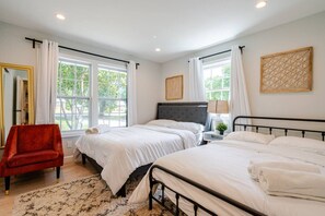 2 bedrooms, desk, iron/ironing board, WiFi