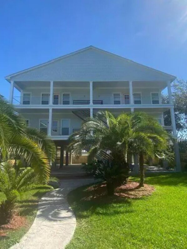 Exterior - Unit B (Moss Point)