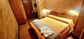 Basic-Einzelzimmer | 2 Schlafzimmer, Schreibtisch, kostenloses WLAN
