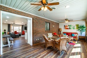 Smart TV, fireplace, ping pong, stereo