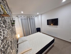 4 chambres, fer et planche à repasser, lit parapluie, Wi-Fi gratuit