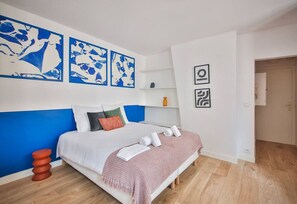 Iron/ironing board, WiFi, bed sheets
