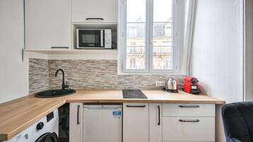 Microwave, coffee/tea maker, cookware/dishes/utensils, dining tables