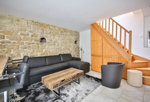 TV - 01.Duplex near Tour Eiffel & Montparnasse Station (Paris)