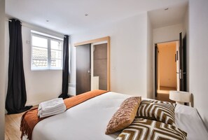 2 chambres, fer et planche à repasser, Wi-Fi, draps fournis