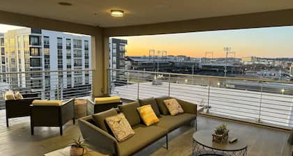 Cozy & Spacious Bham loft with Convenient Parking