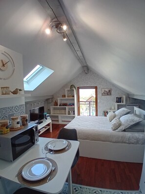 1 chambre, fer et planche à repasser, Wi-Fi gratuit, draps fournis