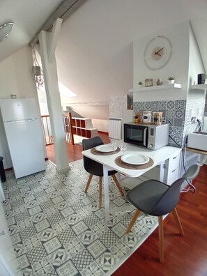 Dining - Appartement Cosy Dans Village Paisible Proche des Stations de Skis (Pers-Jussy)