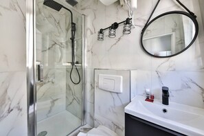 Hair dryer