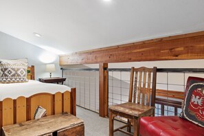 2 habitaciones, escritorio, tabla de planchar con plancha y wifi