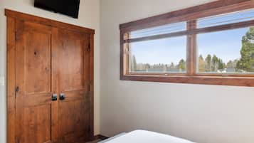 2 Schlafzimmer, Schreibtisch, Bügeleisen/Bügelbrett, WLAN