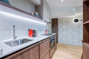 Frigorifero, macchina per tè/caffè, pentole/stoviglie/utensili