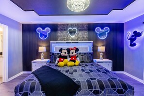 5 habitaciones, tabla de planchar con plancha y cuna de viaje 