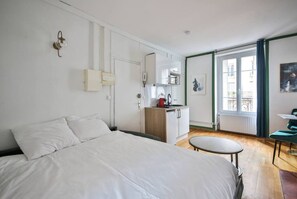 1 chambre, fer et planche à repasser, Wi-Fi, draps fournis
