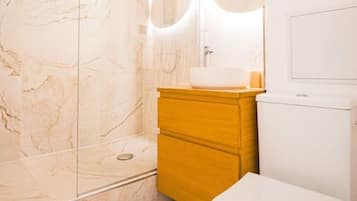 Secador de pelo y toallas