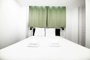 1 bedroom, iron/ironing board, travel crib, WiFi - Séjournez Dans un Havre de Paix au Cœur de Paris (Paris)