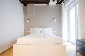 Fer et planche à repasser, lit parapluie, Wi-Fi, draps fournis