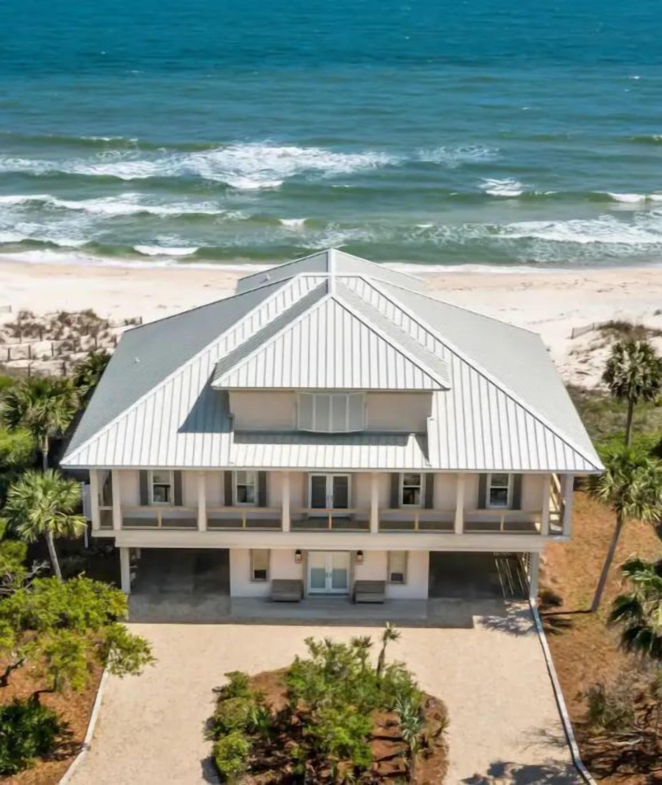 Beachfront Paradise Luxury Home Private Beach Very Close to Pool Renovated
