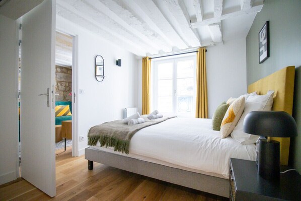 2 slaapkamers, een strijkplank/strijkijzer, reisbedje, gratis wifi