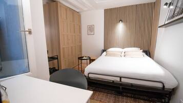 Iron/ironing board, free WiFi, bed sheets