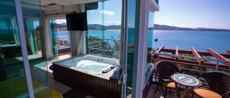Suite Presidencial | 2 camere, con arredamento individuale, ferro/asse da stiro