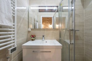 Hair dryer, towels - Typical Parisian Flat#3Bedrooms#Opera#Louvre (Paris)