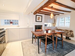 Cottage | Interior - 36 Main Street (Derby)