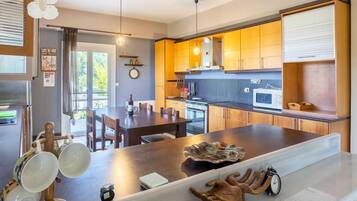 Fridge, microwave, oven, dishwasher