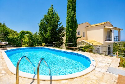 Villa Mavrikia - Four Bedroom Villa, Sleeps 8