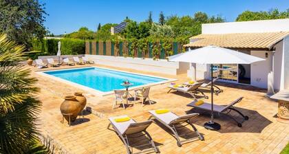 Casa do Carmo - Five Bedroom Villa, Sleeps 10