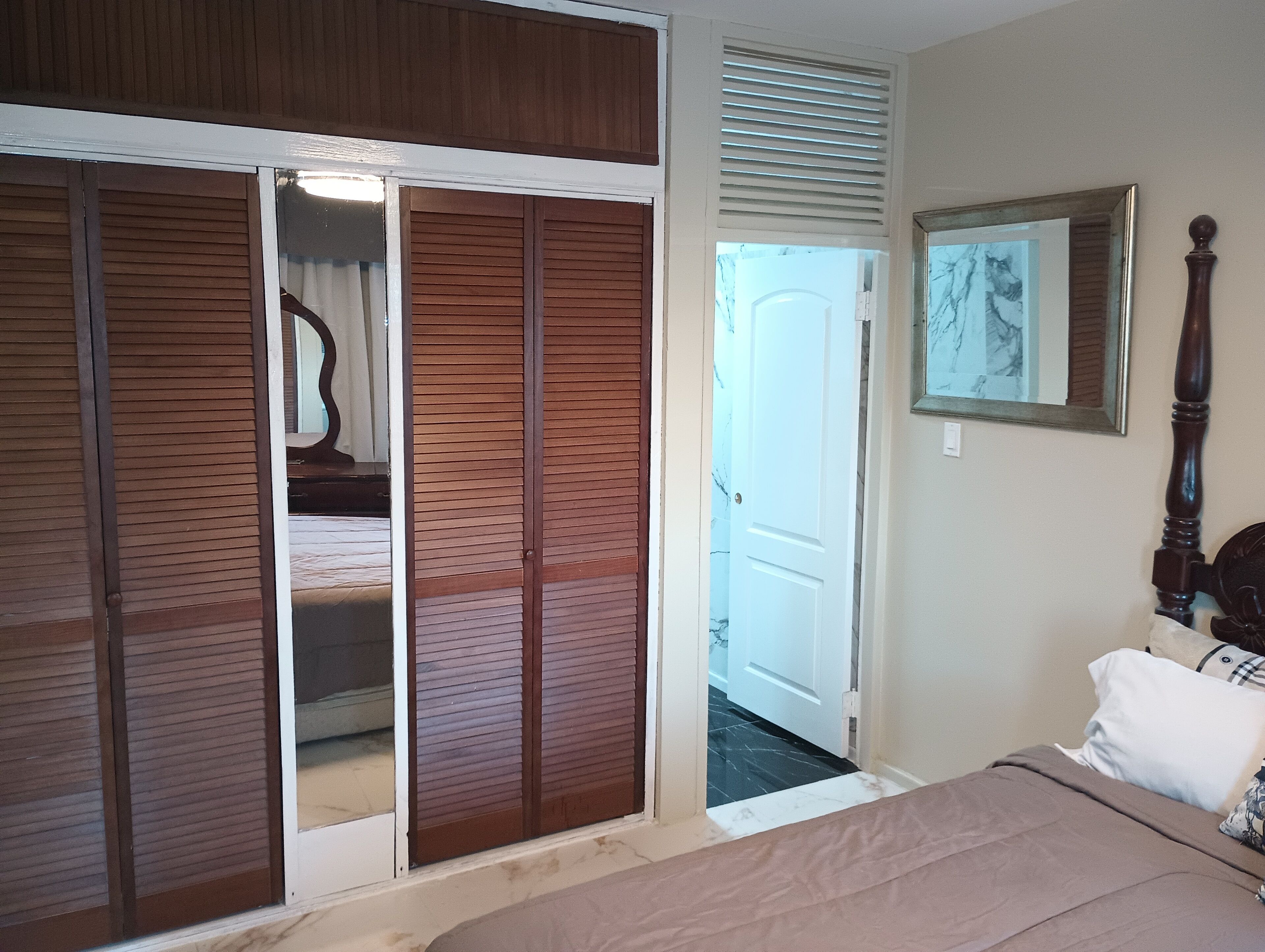 1 chambre, bureau, fer et planche à repasser, Wi-Fi gratuit