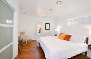 2 bedrooms, in-room safe, desk, iron/ironing board - Obi's Adobe, .5 to The Railyard, Stylish 2 Bedroom Adobe, Dog Friendly (Santa Fe)