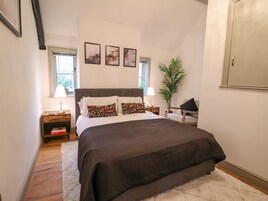 2 bedrooms, individually decorated, individually furnished, free WiFi