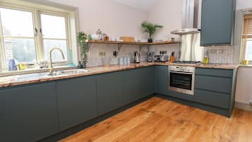Fridge, dishwasher, cookware/dishes/utensils