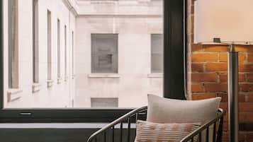 Individually decorated, individually furnished, laptop workspace