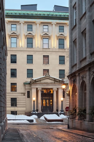 Building design. Eurostars Old Montreal Suites & Apartments
