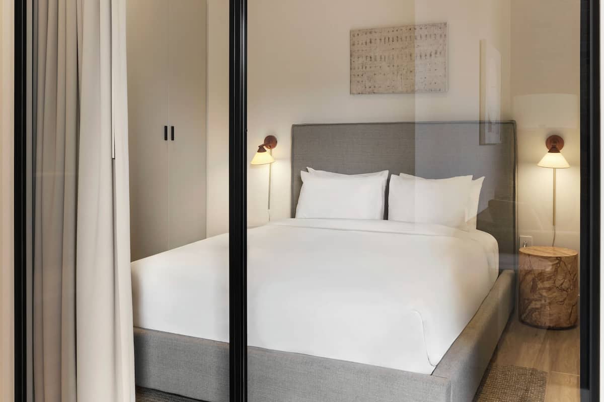 Individually decorated, individually furnished, laptop workspace