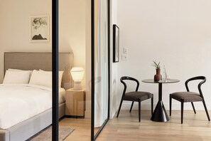 Dihias secara berasingan, dilengkapkan perabot secara berasingan 