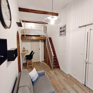 Iron/ironing board, travel cot, WiFi, bed sheets