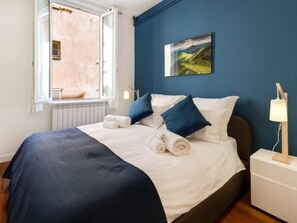 2 soverom, strykejern/-brett, reiseseng for barn og wi-fi