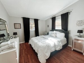4 bedrooms, desk, WiFi, bed sheets