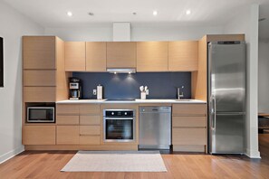 Private kitchen - Nomade MTL, Old MTL, Stylish 2BD 2BA Apt (Montréal)