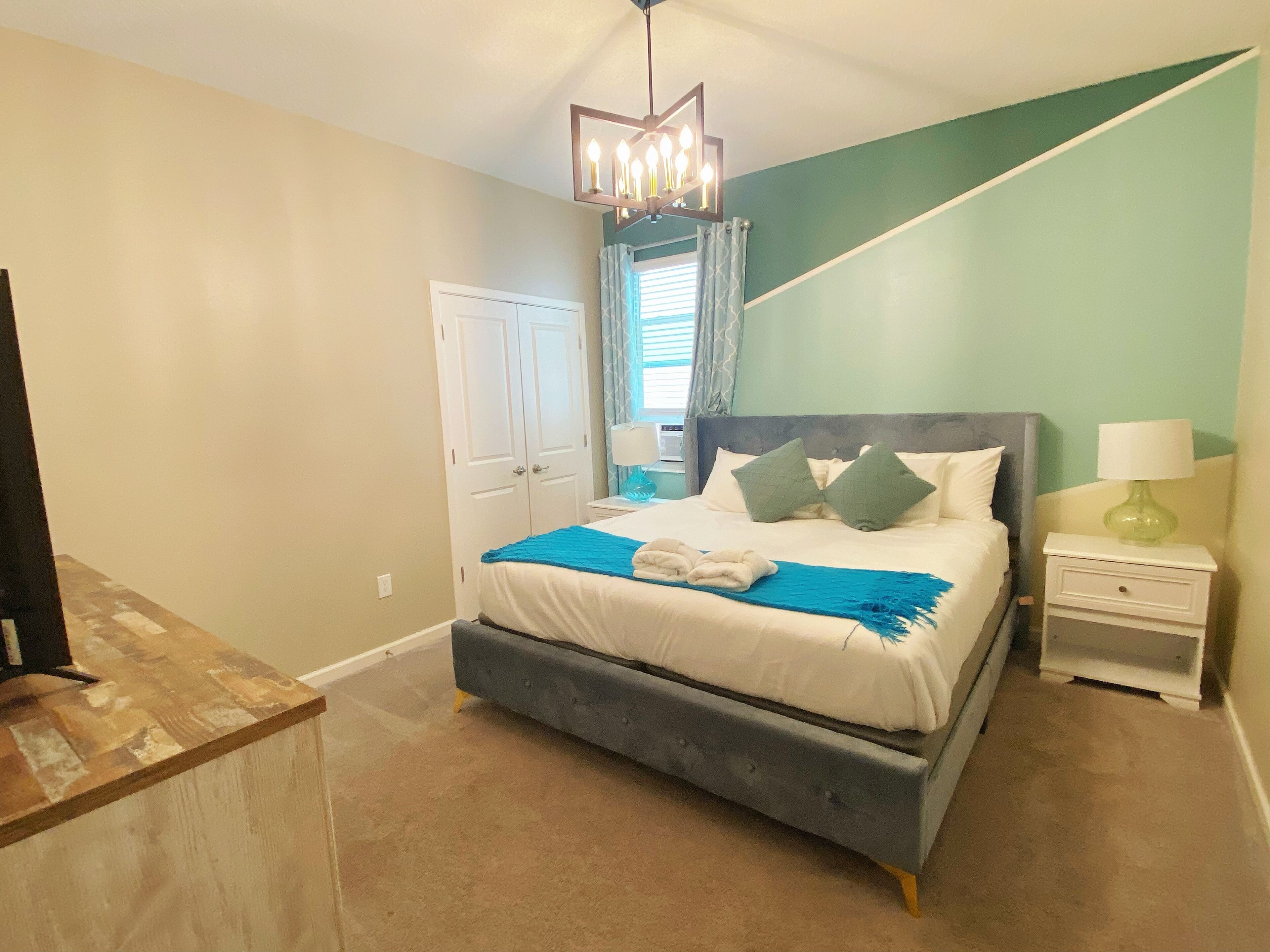 15 chambres, coffres-forts dans les chambres, fer et planche à repasser