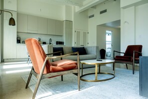 Deluxe Apartment, 2 Bedrooms, Non Smoking | Individually decorated, individually furnished, free cots/infant beds - Reside Craftsman Los Angeles, a Wyndham Residence (Los Angeles)