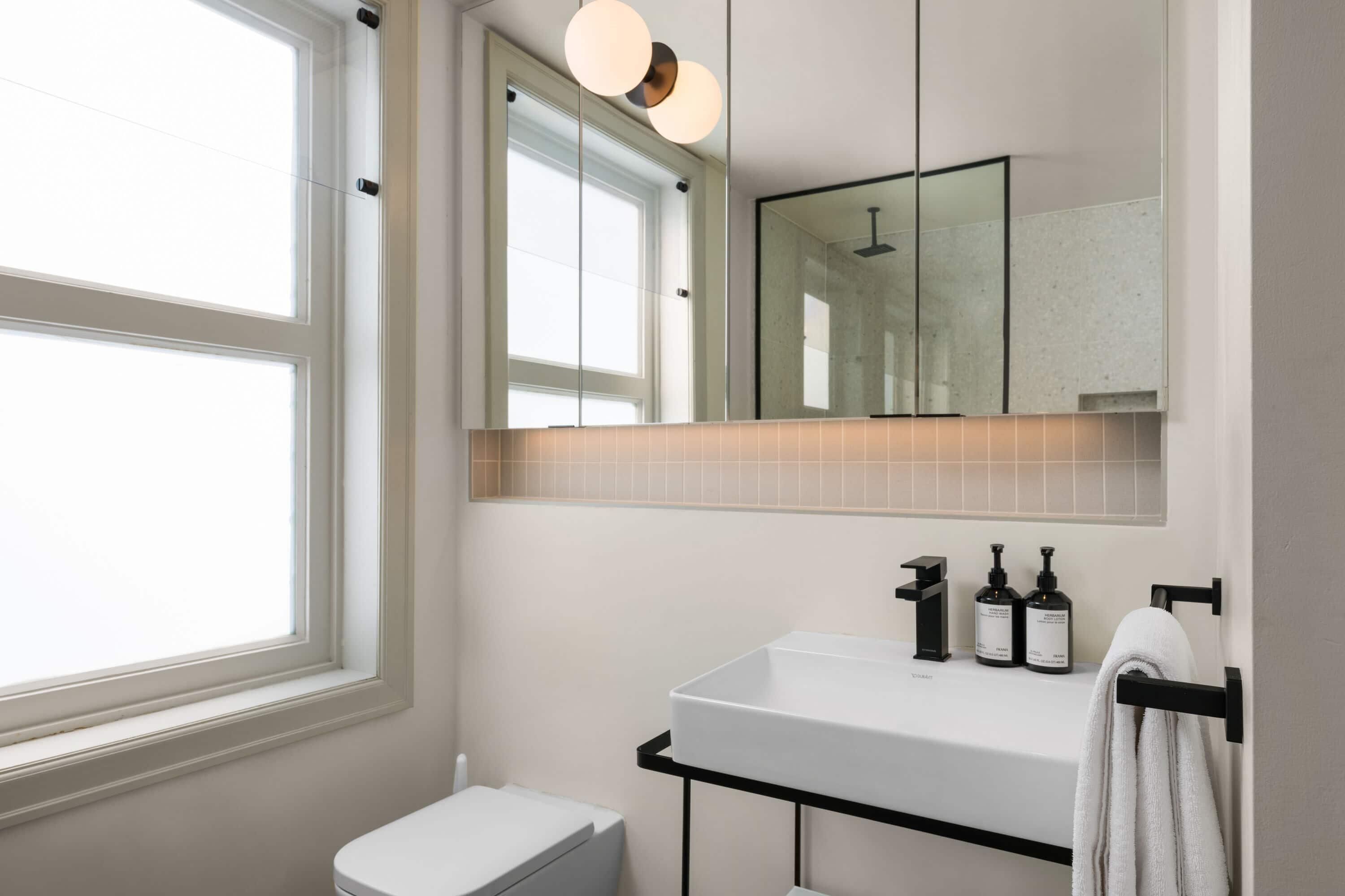 Deluxe Apartment, 2 Bedrooms, Non Smoking | Bathroom